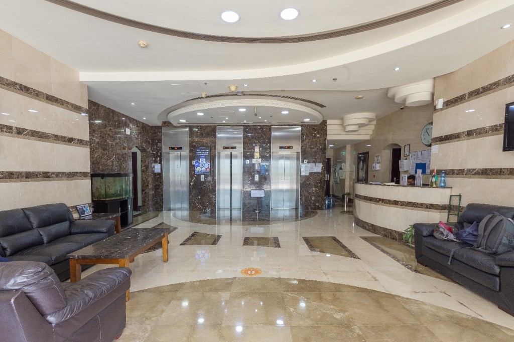 Diamond 5 lobby before refurbishment